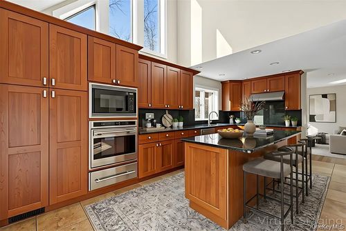 27 Ravine Rd, Miller Place, NY, 11764-1428 | Card Image