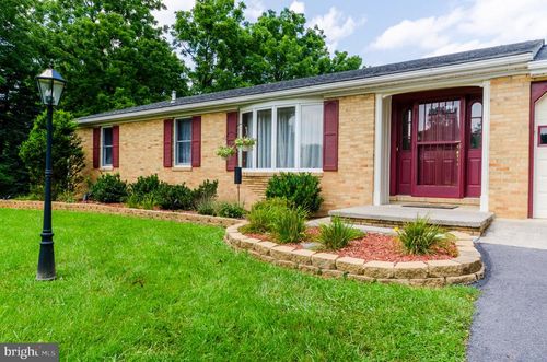 887 Woodbury Dr, Kearneysville, WV, 25430-5034 | Card Image