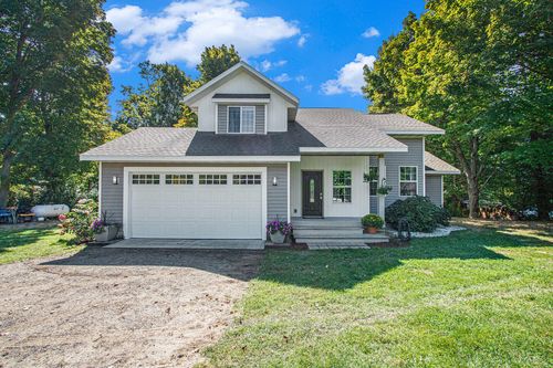 62711 36th Ave, Bangor, MI, 49013-9675 | Card Image