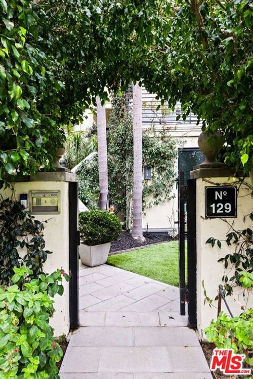 129 Outrigger Mall, Marina del Rey, CA, 90292-6795 | Card Image
