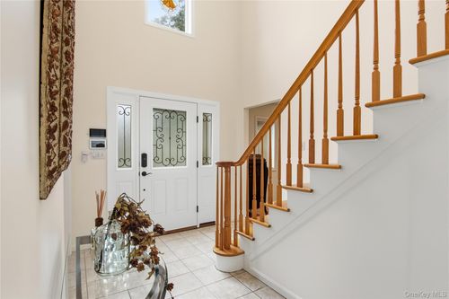 17 Highland Ter, Manhasset, NY, 11030-2208 | Card Image