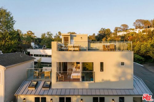 257 Entrada Dr, Santa Monica, CA, 90402 | Card Image