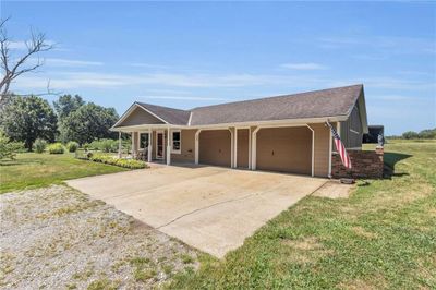 10518 Outer Belt Road, House other with 3 bedrooms, 2 bathrooms and null parking in Oak Grove MO | Image 2