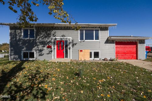 216 Crown Butte Dr, Mandan, ND, 58554-7825 | Card Image