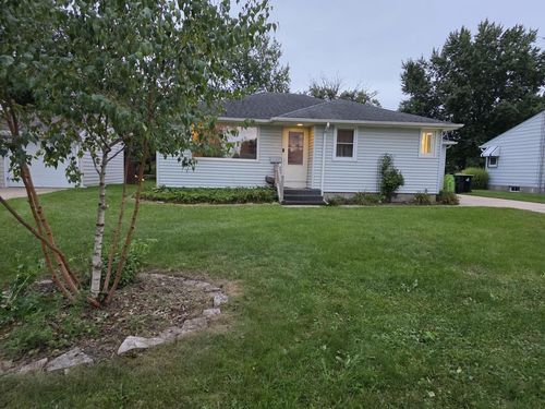 215 E Lincoln Ave, Hartford, WI, 53027-2147 | Card Image