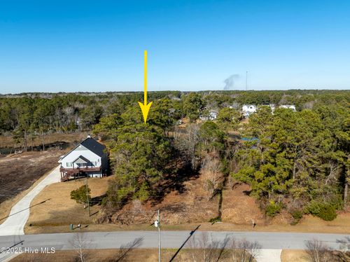 327 Chadwick Shores Dr, Sneads Ferry, NC, 28460-9201 | Card Image
