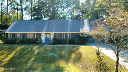 517 N Hills St, Meridian, MS, 39305-2038 | Card Image