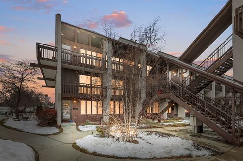 apt-201-6600 W Wood River Dr, Niles, IL, 60714-3332 | Card Image