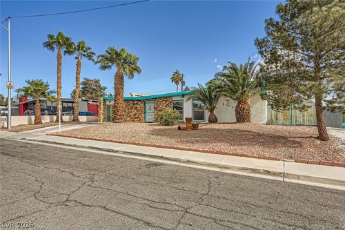 3212 Sundown Dr, Las Vegas, NV, 89169-2545 | Card Image