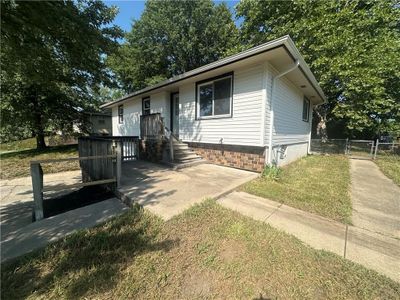 611 Mark Street, House other with 3 bedrooms, 1 bathrooms and null parking in Lathrop MO | Image 2