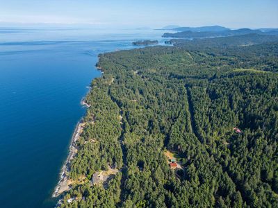 700 Georgia View Rd, House other with 4 bedrooms, 4 bathrooms and 12 parking in Galiano Island BC | Image 2