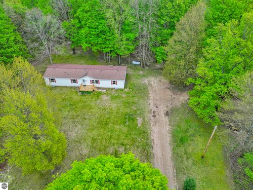 3902 N 3 1/2 Rd, Mesick, MI, 49668-8502 | Card Image