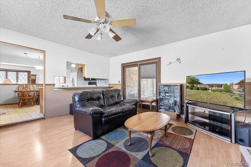 22244 Camille Dr, Woodhaven, MI, 48183-1526 | Card Image