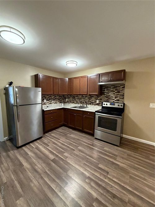 79 Brook Street, Islip, NY, 11706 | Card Image