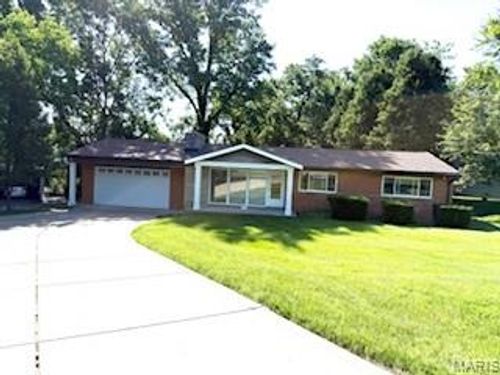 8423 Louwen Dr, Clayton, MO, 63124-1807 | Card Image