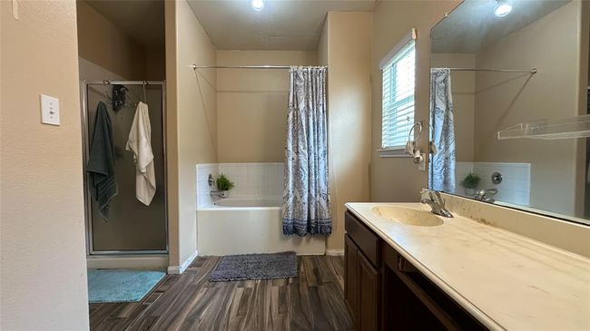 Primary Bathroom | Image 11