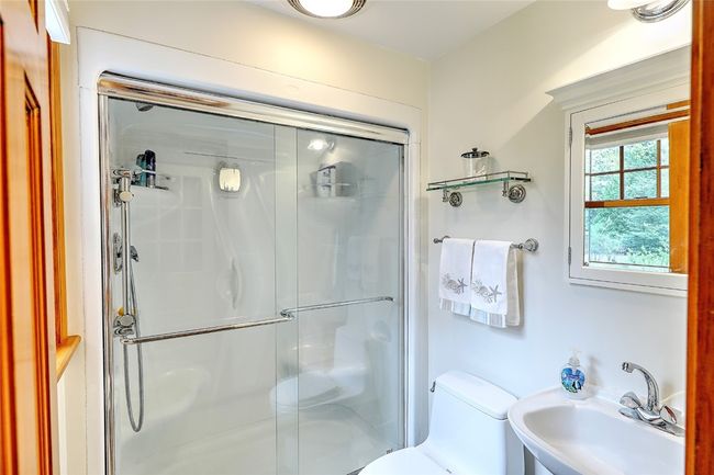 1st Floor Bathroom | Image 14