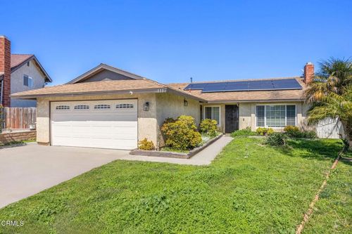 111 Carlisle Ct, OXNARD, CA, 93033-8425 | Card Image