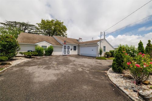 163 Mott St, Oceanside, NY, 11572-5522 | Card Image