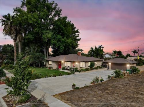 951 W Kendall St, Corona, CA, 92882-4028 | Card Image