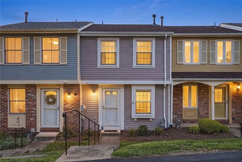 4 Shadow Dr, Pittsburgh, PA, 15227-1047 | Card Image