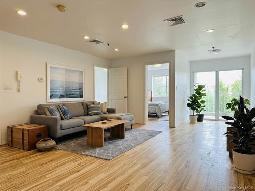 4e-10009 39th Ave, Corona, NY, 11368-4845 | Card Image