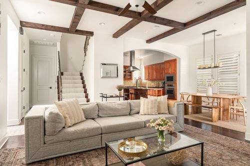 2324 Kinney Rd, Austin, TX, 78704-4916 | Card Image