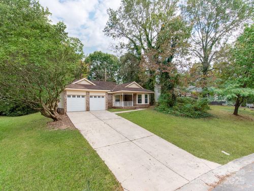 9026 Louvaine Dr, Charlotte, NC, 28227-6637 | Card Image