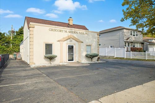 21 Division Ave, Levittown, NY, 11756-2919 | Card Image