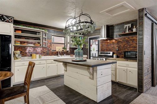 115 W Green St, Meeker, OK, 74855-9124 | Card Image