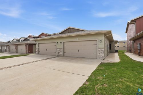 9427 W Dolores Dr Drive, Sioux Falls, SD, 57106 | Card Image