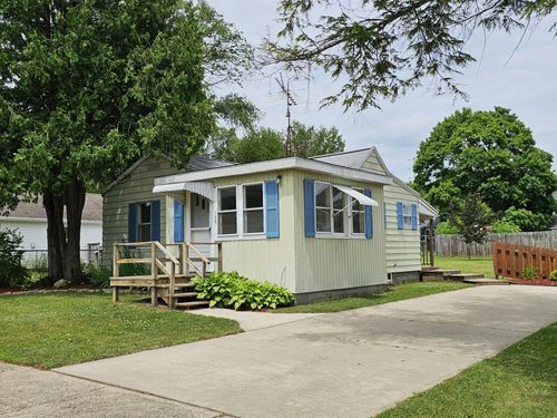 109 Woodrow St, Fremont, MI, 49412-1563 | Card Image