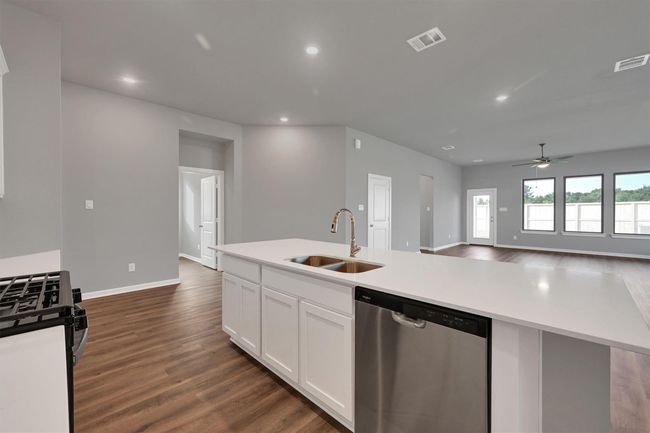 738 Mockingbird Passage Dr, House other with 3 bedrooms, 2 bathrooms and 2 parking in Beasley TX | Image 19