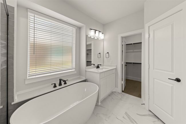 20. 1317 Flamingo - Bath (3) | Image 36