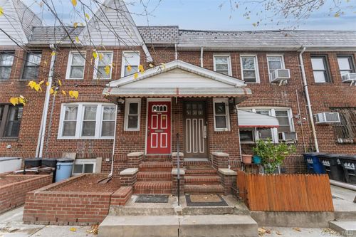 446 Stockholm St, Ridgewood, NY, 11385-1333 | Card Image