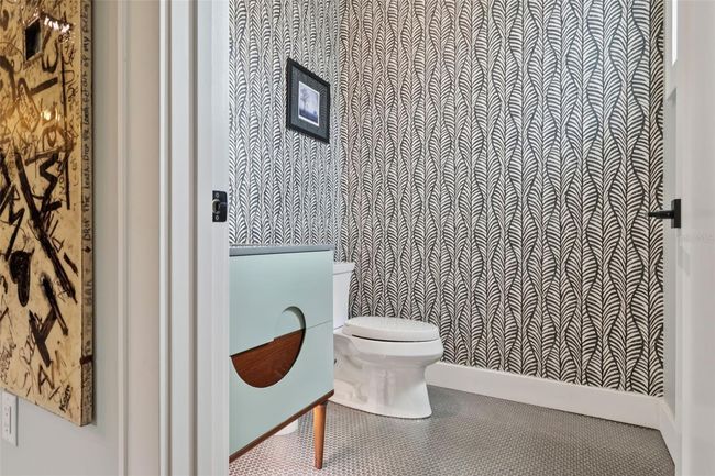 powder room off loft | Image 28