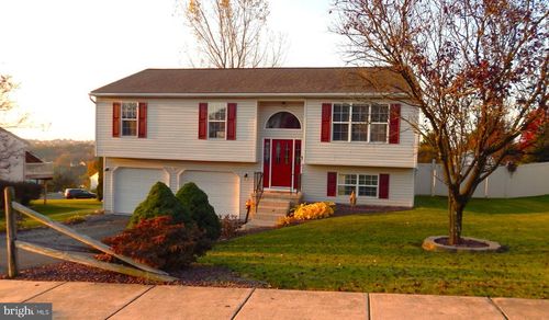 143 Overview Cir E, Red Lion, PA, 17356-8930 | Card Image