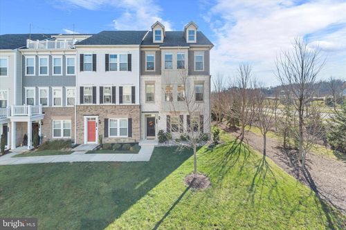 2033 Alder Ln, DUMFRIES, VA, 22026-3057 | Card Image