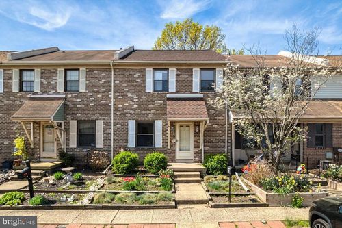 988 Beechwood Pl, Warwick, PA, 18974-1161 | Card Image