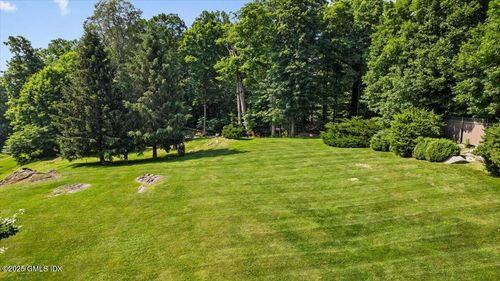 20 Stepping Stone Ln, Greenwich, CT, 06830-4031 | Card Image