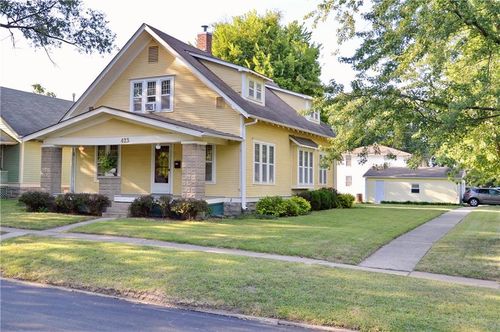 423 E 4th St, Cameron, MO, 64429-1808 | Card Image
