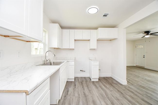 4223 Elmwood St, House other with 4 bedrooms, 2 bathrooms and 1 parking in Houston TX | Image 9
