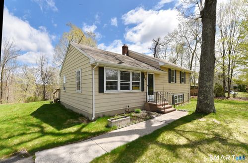 18 Old Young Street, East Hampton, CT, 06424 | Card Image