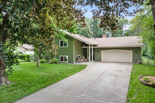 8409 Knollwood Dr, Mounds View, MN, 55112-6137 | Card Image