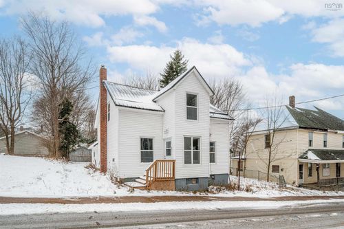 221 Maclean St, New Glasgow, NS, B2H4M8 | Card Image