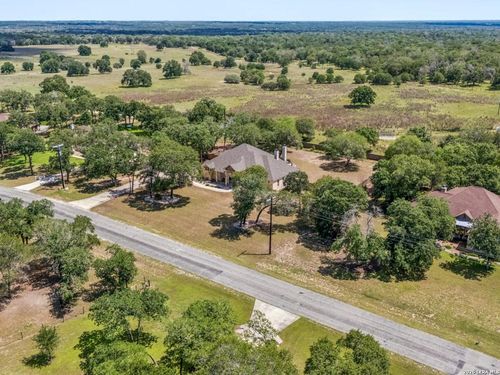 148 Woodlands Dr, La Vernia, TX, 78121-5719 | Card Image