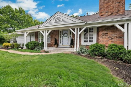 14932 Manor Lake Dr, Chesterfield, MO, 63017-7816 | Card Image