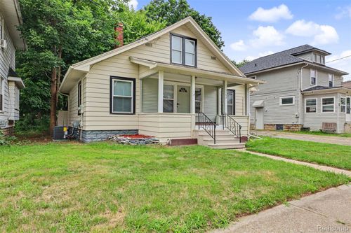 2102 Forest Ave, Lansing, MI, 48910-3104 | Card Image