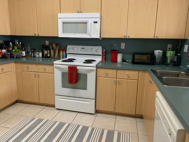APT-219 - 8970 W Flagler St, Condo with 3 bedrooms, 3 bathrooms and null parking in Miami FL | Image 6