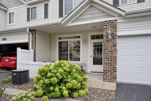 712 Willow Glen Dr, Buffalo, MN, 55313-5034 | Card Image